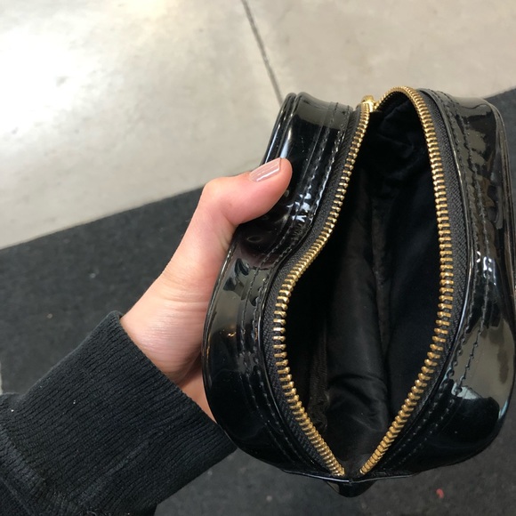 Tory Burch patent black leather cosmetic case - Picture 6 of 6